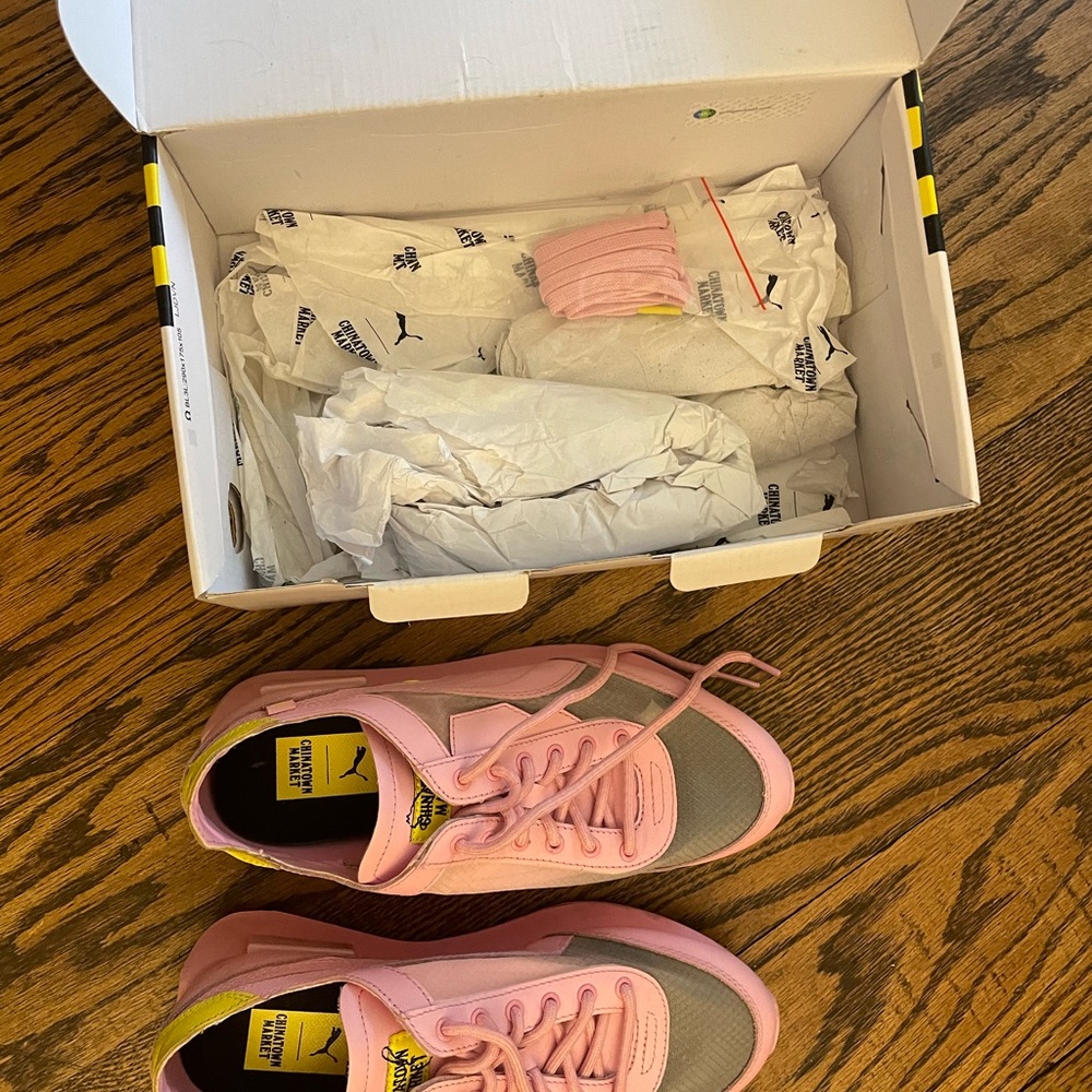 Puma Future Rider Chinatown Market Pink Sneakers size 7 women’s - Picture 6 of 6